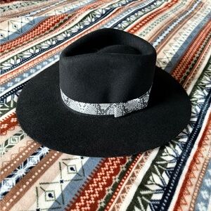 Youths L Twister Black Wool Hat With Black & White Faux Snakeskin Band Flat Bow